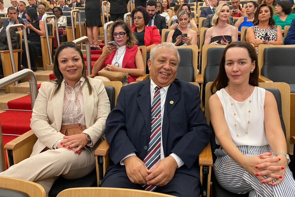 Delegada Franciele Candotti marca presença na Sessão Solene de Posse das Defensoras e Defensores Públicos Substitutos em Mato Grosso do Sul