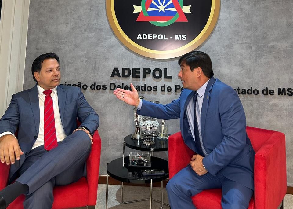 Presidente da Adepol-MS, André Matsushita, recebe o Delegado associado e Diretor da Faculdade de Direito da UFMS