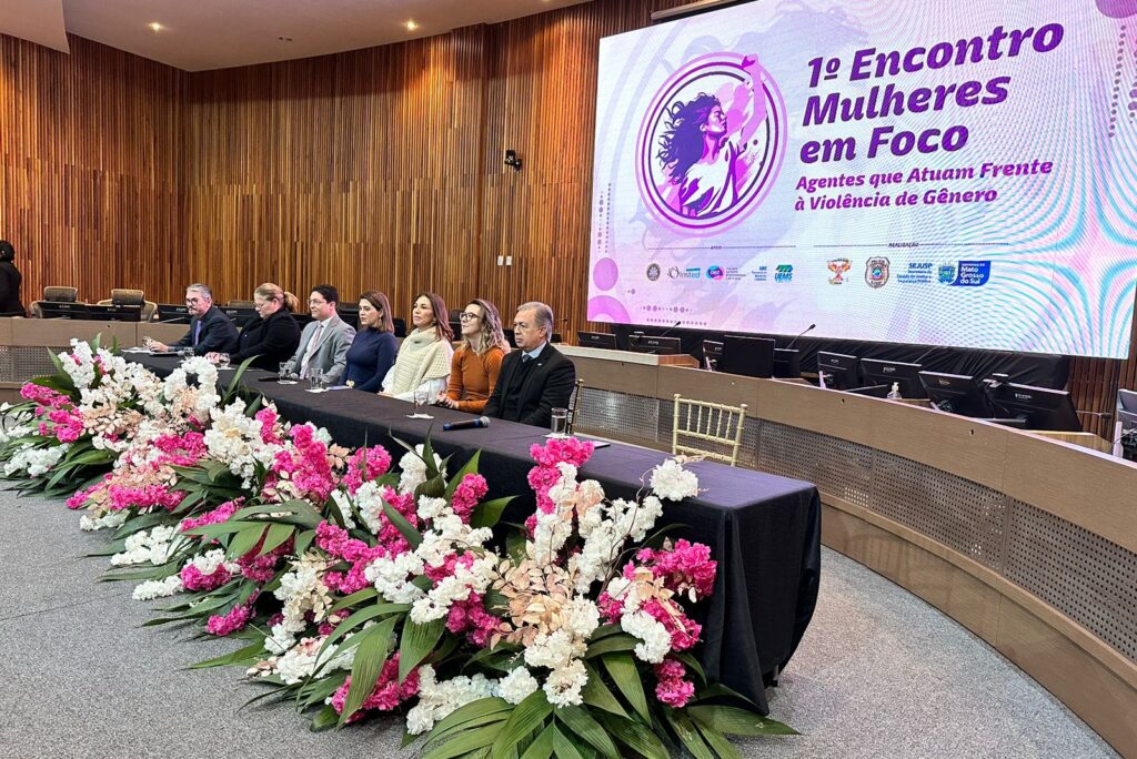 Delegada Francielle Candotti representa Adepol-MS no ‘I Encontro Mulheres em Foco’ em Campo Grande