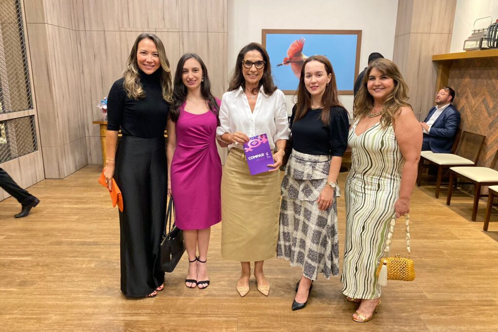 Delegadas participam de lançamento de livro do Fórum Permanente pela Paridade Institucional e Políticas das Mulheres