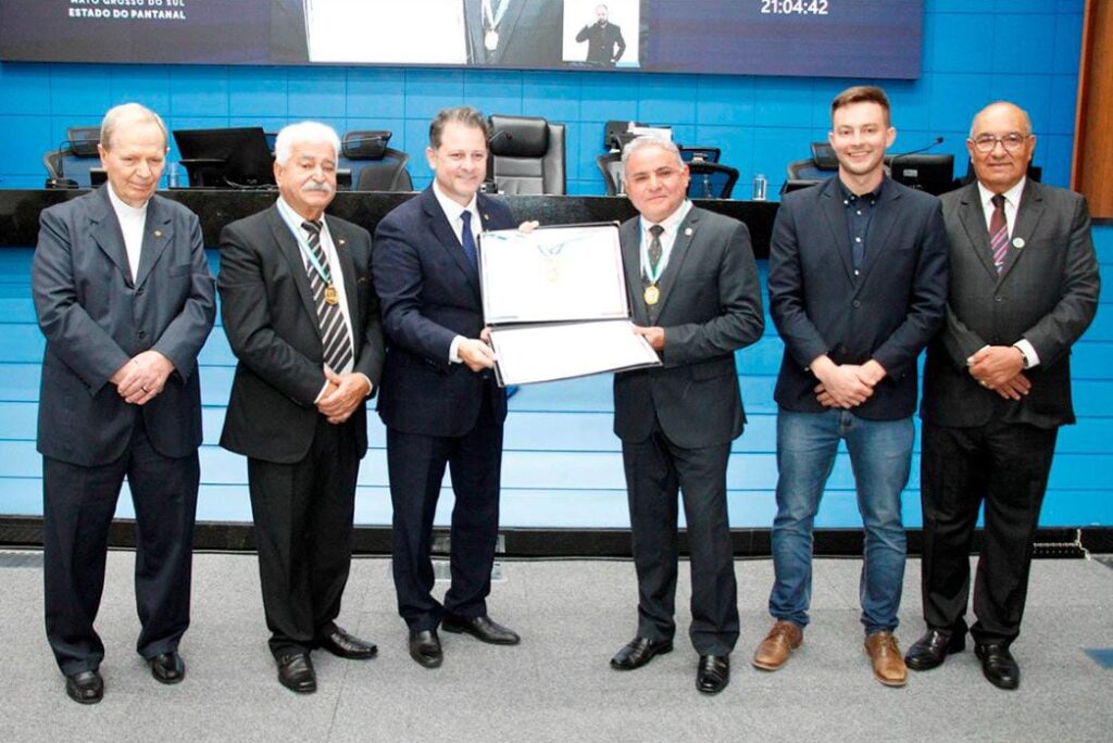 Delegado associado Matusalém Sottolano recebe Medalha e Diploma de Honra ao Mérito Legislativo