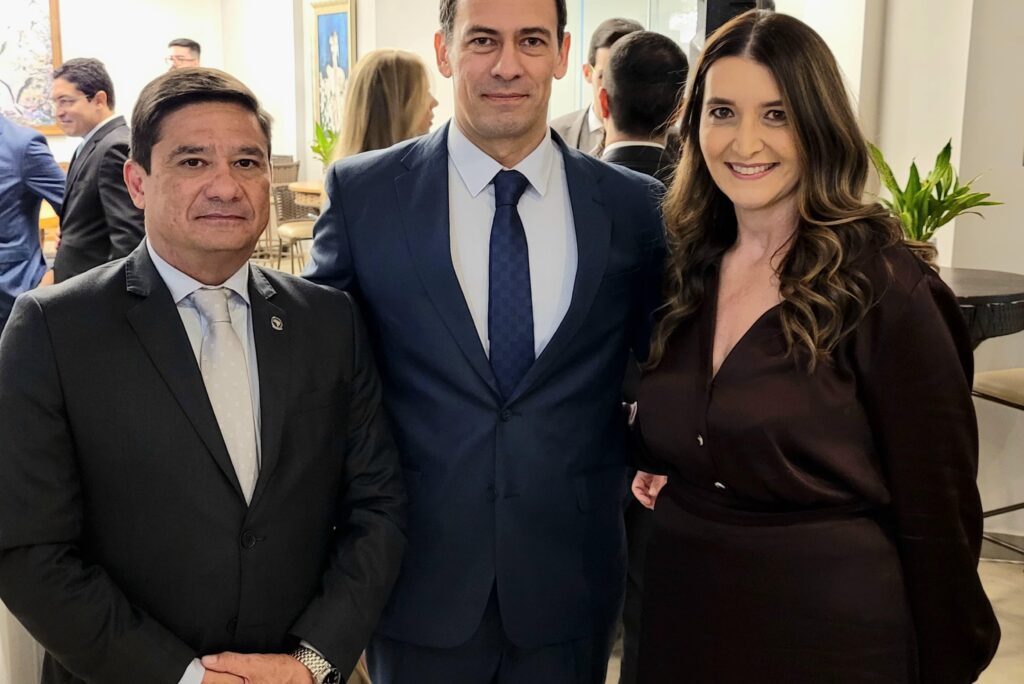Presidente da Adepol-MS Delegado André Matsushita participa da solenidade de posse da nova diretoria da AMAMSUL