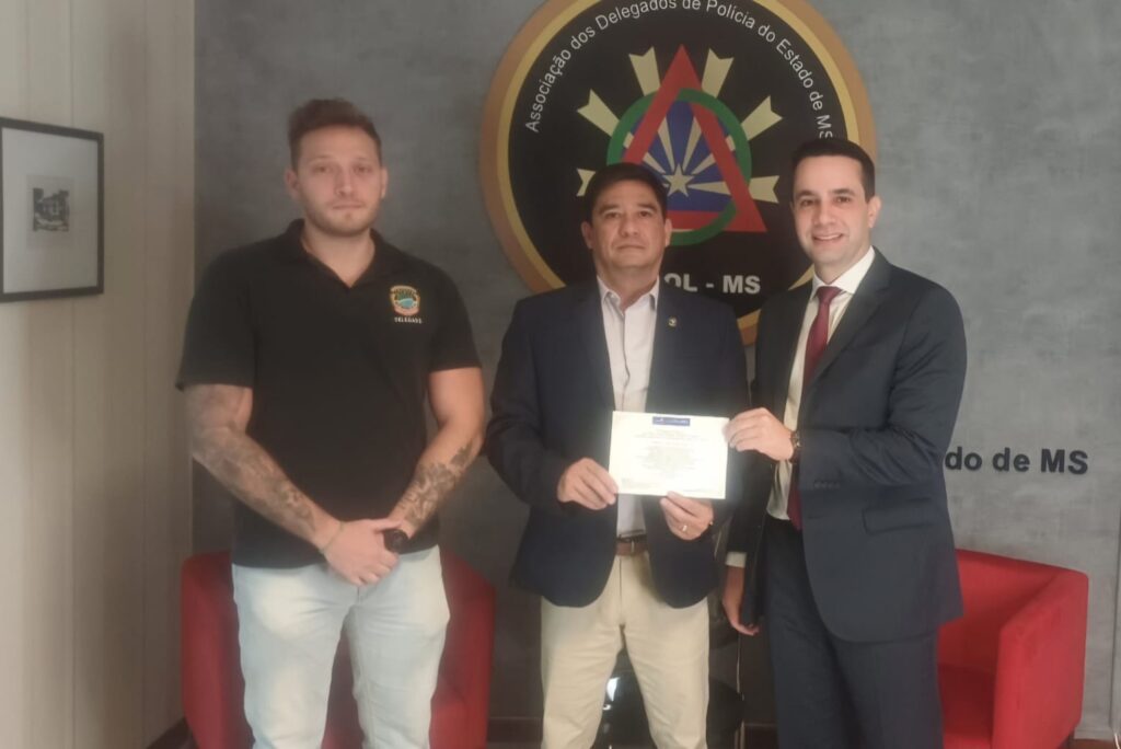 Presidente da Adepol-MS Delegado André Matsushita recebe Juiz Federal para convite de posse na Amatra