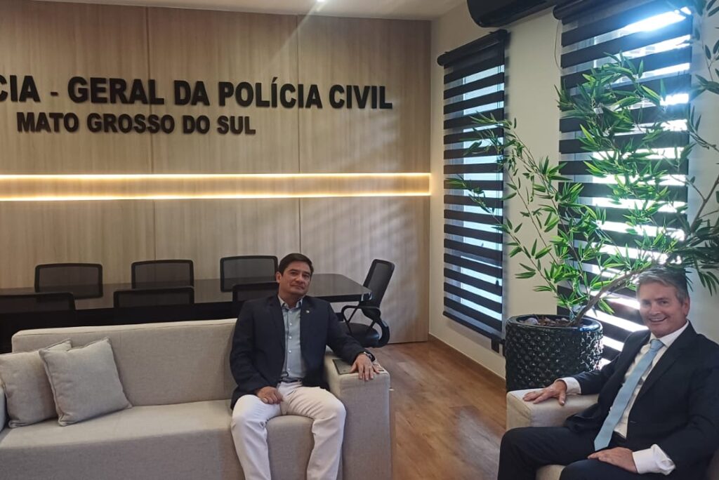 Presidente da Adepol-MS, Delegado André Matsushita visita Delegado-Geral Lupérsio Degerone