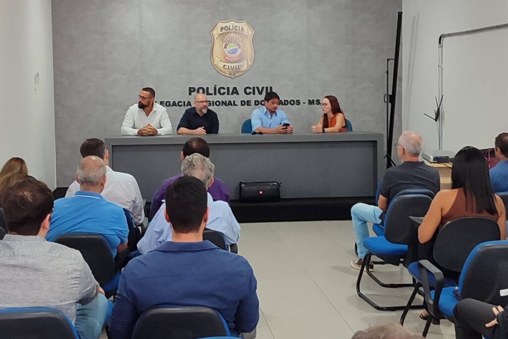 Diretoria da Adepol-MS visita Delegacia Regional de Dourados