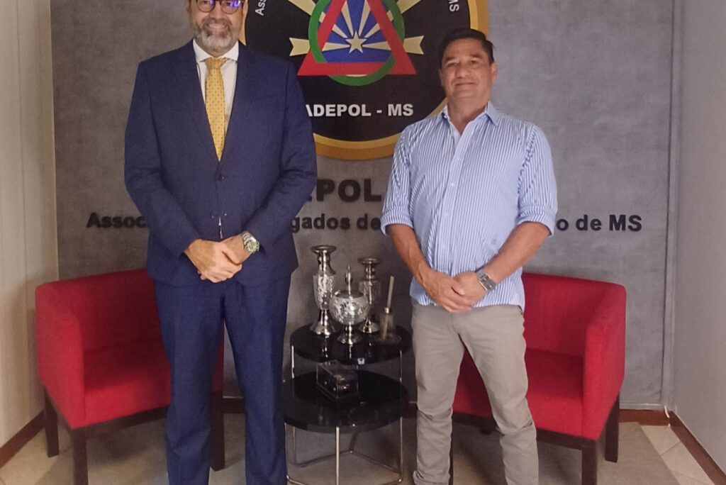 ADVOGADO DA ADEPOL-MS VISITA A SEDE