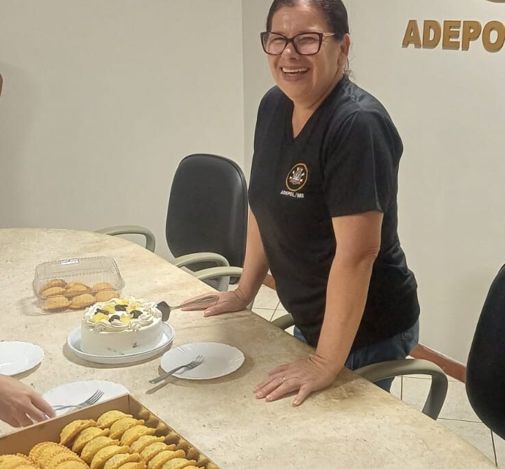 Adepol-MS celebra o aniversário da colaboradora Leonice Benites