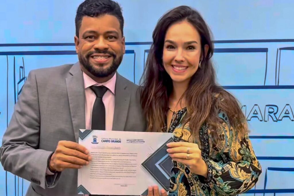Delegada de Polícia associada, Priscilla Anuda, recebe moção de congratulação pela Câmara Municipal de Campo Grande