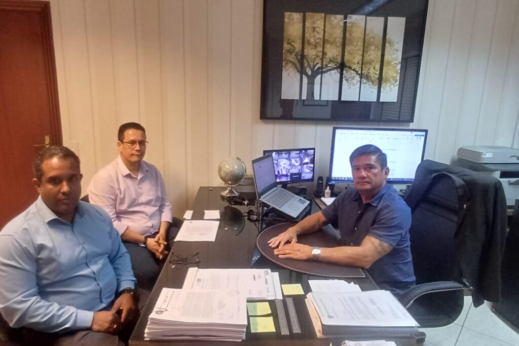 Presidente da Adepol-MS recebe representantes do SINPOL para tratar sobre horas extraordinárias para policiais civis