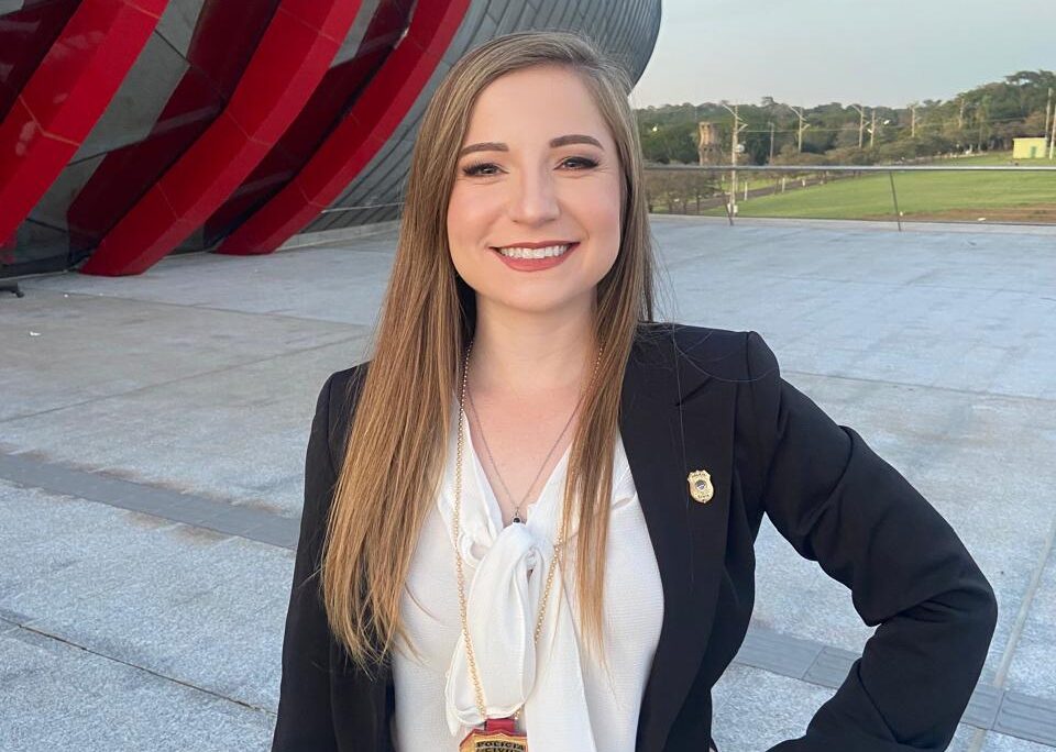 Delegada associada Rafaela Lobato é uma das autoras do livro Sociedade das Vulnerabilidades