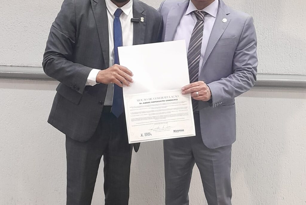 Presidente da ADEPOL-MS, Delegado André Matsushita, recebe Moção de Congratulação da Câmara Municipal